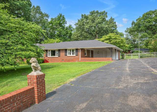 Property at 311 Broadview Dr, Dickson, TN 37055, 3 beds, 2 baths