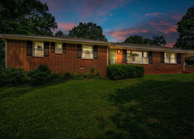 Property at 311 Broadview Dr, Dickson, TN 37055, 3 beds, 2 baths