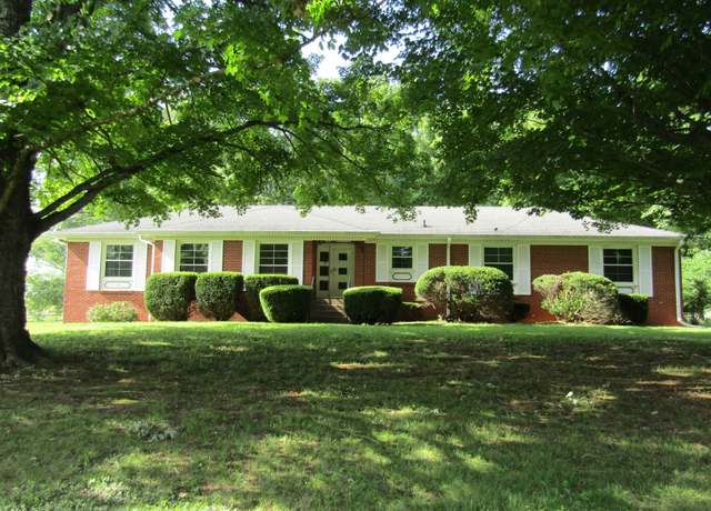 Property at 2108 Powell Ln, Lewisburg, TN 37091, 4 beds, 2 baths