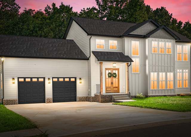 Property at 242 Bellshire Dr, Clarksville, TN 37043, 3 beds, 2.5 baths