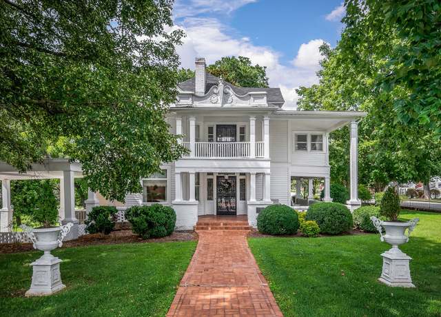 Property at 105 N Church St, Sparta, TN 38583, 5 beds, 3.5 baths