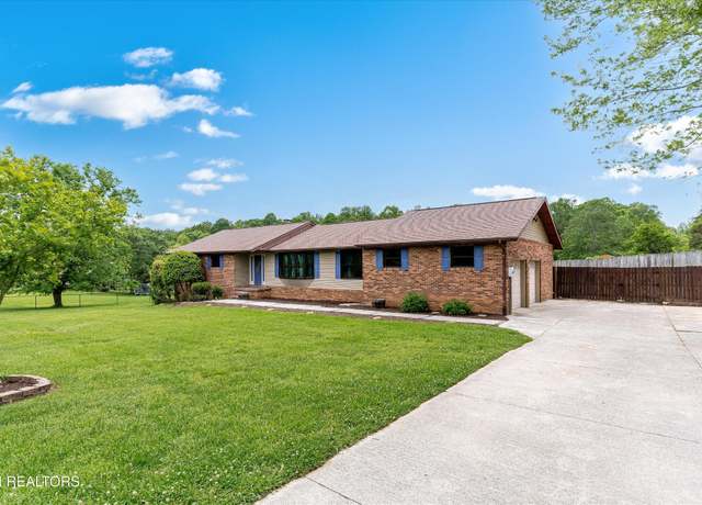 Property at 319 Jones Ln, Clinton, TN 37716, 3 beds, 2.5 baths