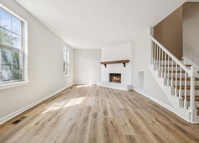 Property at 3712 Colonial Heritage Dr, Nashville, TN 37217, 3 beds, 2 baths