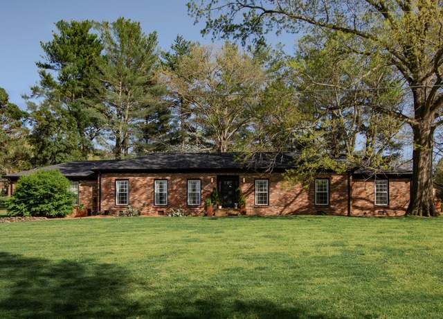 Property at 2212 Oakwood Dr E, Franklin, TN 37064, 4 beds, 3 baths