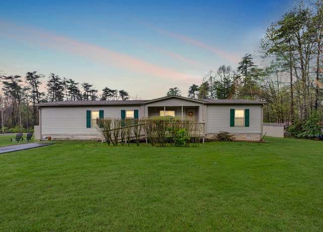 Property at 55 Raccoon Creek Rd, Crossville, TN 38572, 3 beds, 2 baths