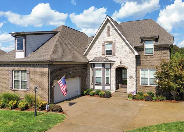 Property at 131 Ervin St, Hendersonville, TN 37075, 4 beds, 3.5 baths