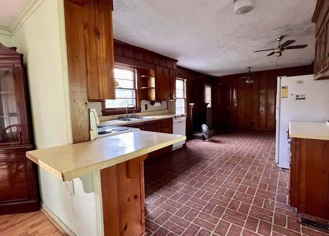 Property at 250 Chipman Rd, Bethpage, TN 37022, 3 beds, 2 baths