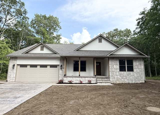 Property at 204 Pomeroy Dr, Crossville, TN 38558, 3 beds, 2 baths