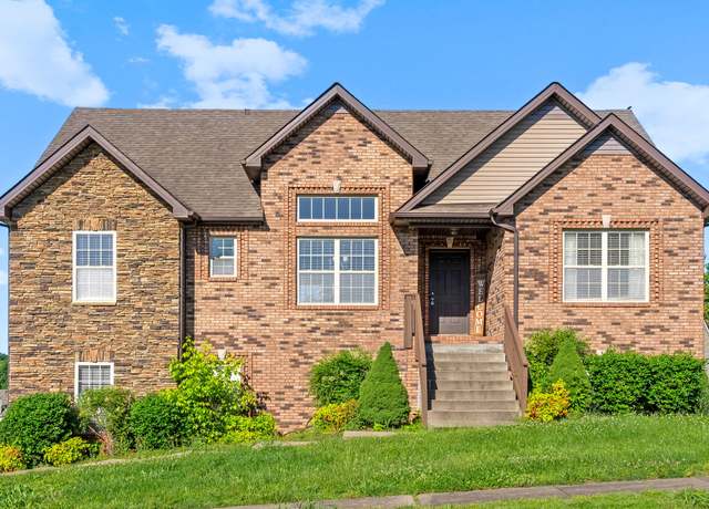 Property at 410 River Heights Dr, Clarksville, TN 37040, 5 beds, 3 baths