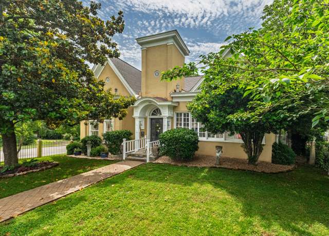 Property at 300 Main Ave N, Fayetteville, TN 37334, 3 beds, 2 baths