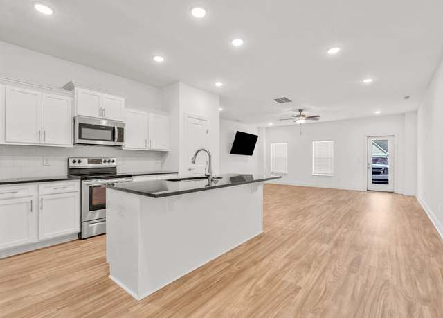 Property at 923 SE Broad St Unit A4, Murfreesboro, TN 37130, 3 beds, 2.5 baths