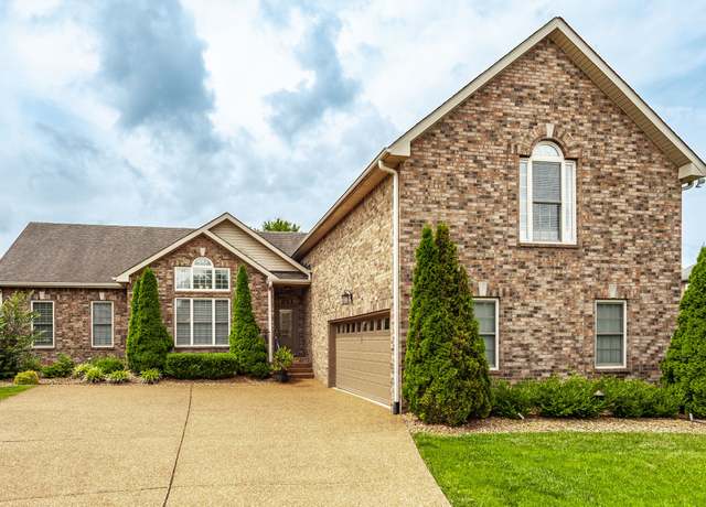 Property at 1002 Thistle Ct, Hendersonville, TN 37075, 4 beds, 3 baths