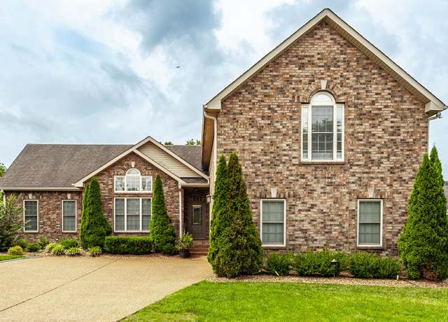 Property at 1002 Thistle Ct, Hendersonville, TN 37075, 4 beds, 3 baths