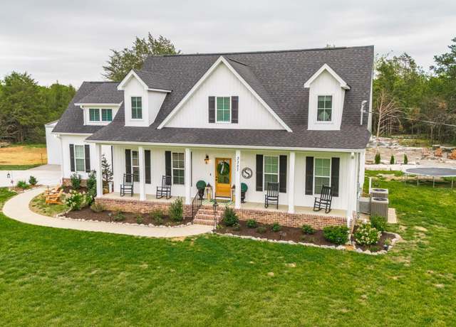 Property at 3327 Nashville Hwy, Lewisburg, TN 37091, 4 beds, 3 baths