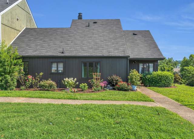 Property at 210 Raintree Dr, Hermitage, TN 37076, 3 beds, 2 baths