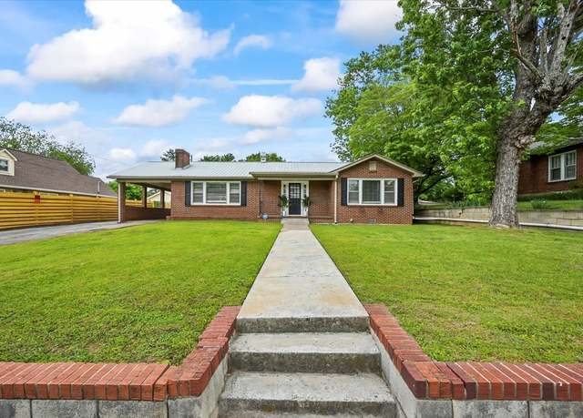Property at 635 N Spring St, Mcminnville, TN 37110, 3 beds, 1.5 baths