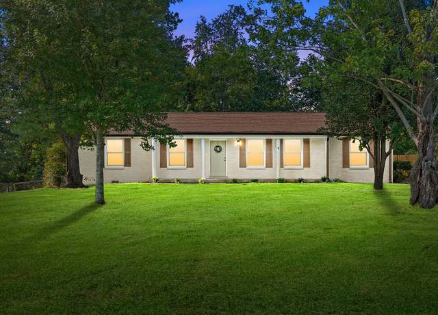 Property at 122 Johnson Cir, Clarksville, TN 37040, 4 beds, 2.5 baths