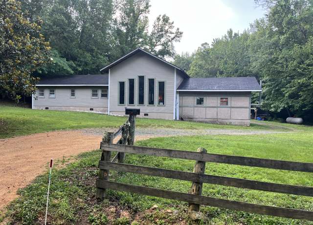 Property at 1791 Deer Creek Rd, Linden, TN 37096, 2 beds, 2.5 baths