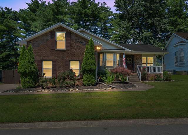 Property at 103 Northlake Dr, Hendersonville, TN 37075, 3 beds, 2 baths