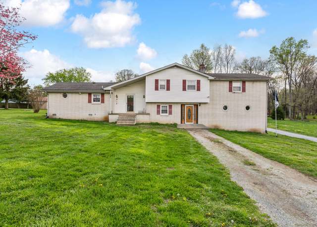 Property at 1403 Cardinal Dr, Lafayette, TN 37083, 3 beds, 2.5 baths