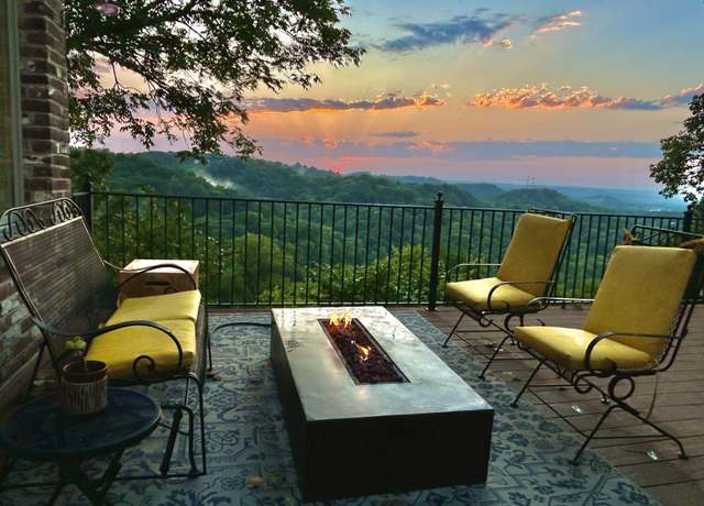 Property at 5053 Villa Crest Dr, Nashville, TN 37220, 4 beds, 3.5 baths