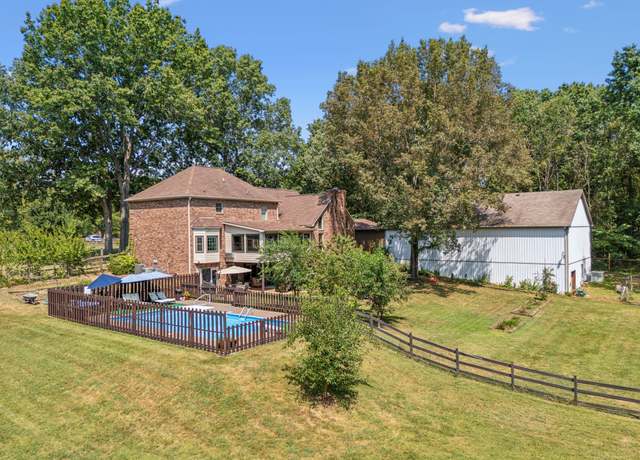 Property at 1132 Roseland Dr, Columbia, TN 38401, 5 beds, 4.5 baths