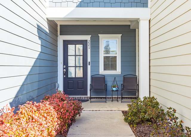 Property at 221 Kinsale Dr, Spring Hill, TN 37174, 3 beds, 2.5 baths