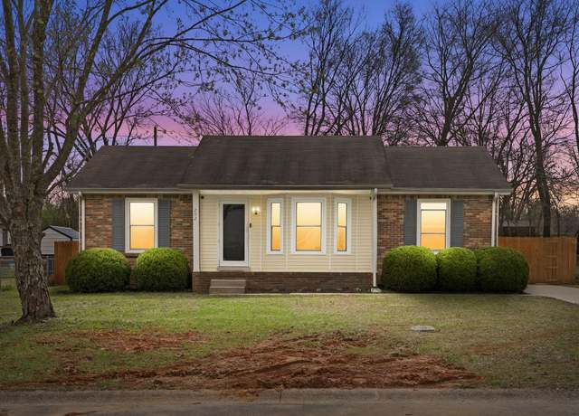 Property at 202 Jim Thorpe Dr, Clarksville, TN 37042, 3 beds, 2 baths
