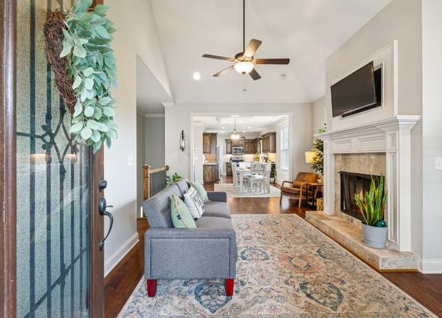 Property at 5016 Southfork Blvd, Old Hickory, TN 37138, 3 beds, 2.5 baths