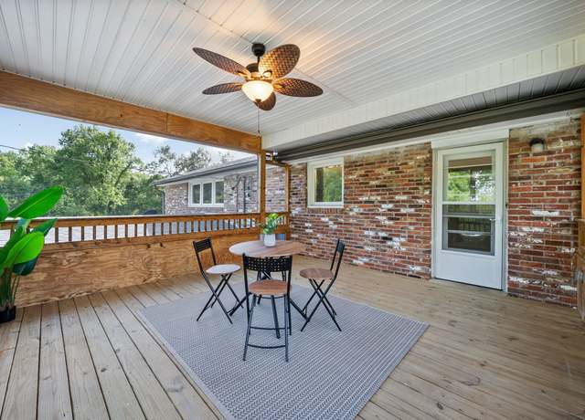 Property at 913 Branch Rd, Clarksville, TN 37043, 3 beds, 2 baths