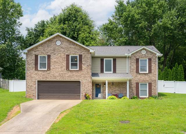 Property at 1023 Hillshire Dr, Clarksville, TN 37043, 3 beds, 2 baths