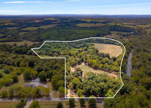 Property at 1399 Powell Ln, Lewisburg, TN 37091, 3 beds, 2.5 baths
