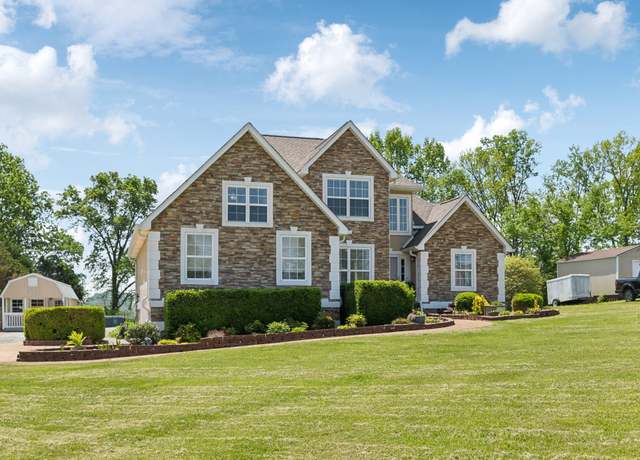 Property at 1427 Oak Leaf Dr, Columbia, TN 38401, 4 beds, 2.5 baths