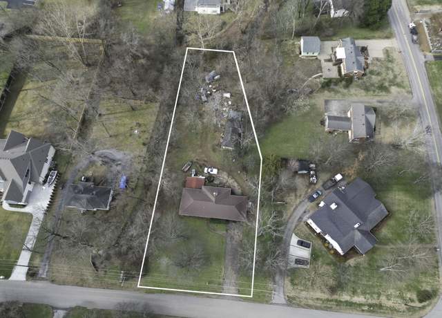 Property at 6804 Fleetwood Dr, Nashville, TN 37205, 3 beds, 2.5 baths