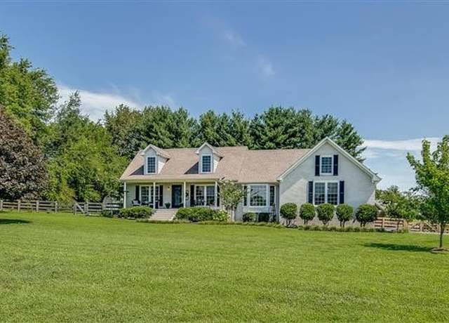 Property at 700 Maynard Ln, Columbia, TN 38401, 3 beds, 2.5 baths