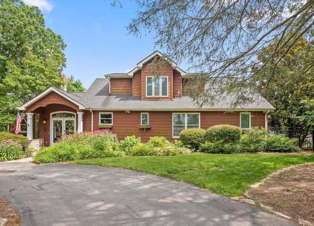 Property at 212 N Palisades Dr, Signal Mountain, TN 37377, 6 beds, 5 baths