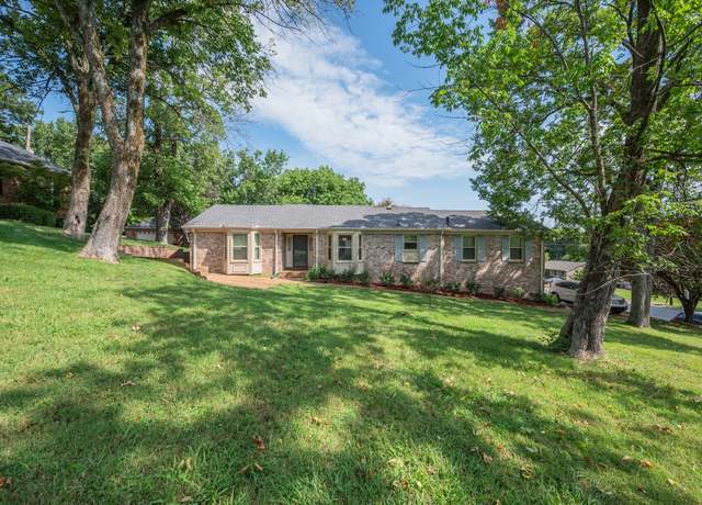 Property at 5671 Oakes Dr, Brentwood, TN 37027, 3 beds, 2.5 baths