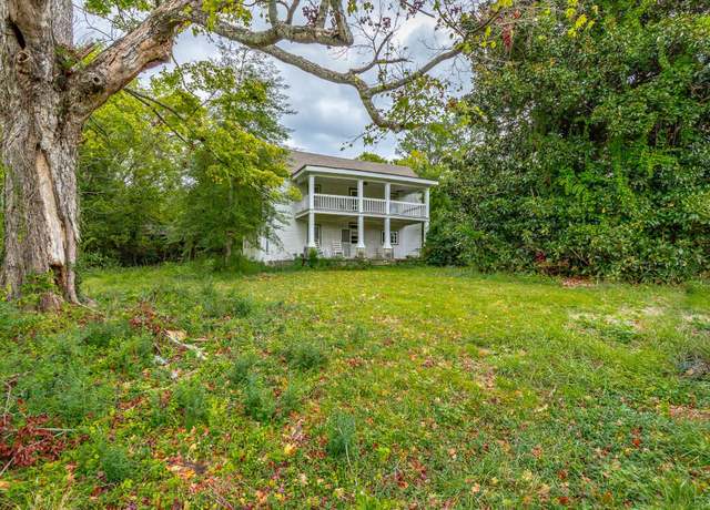 Property at 2419 Maple St, Chattanooga, TN 37406, 4 beds, 2 baths
