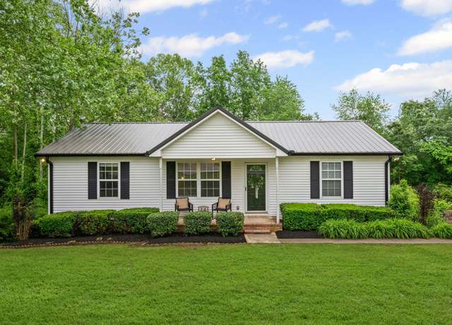 Property at 105 Cedarview Dr, Charlotte, TN 37036, 3 beds, 2 baths