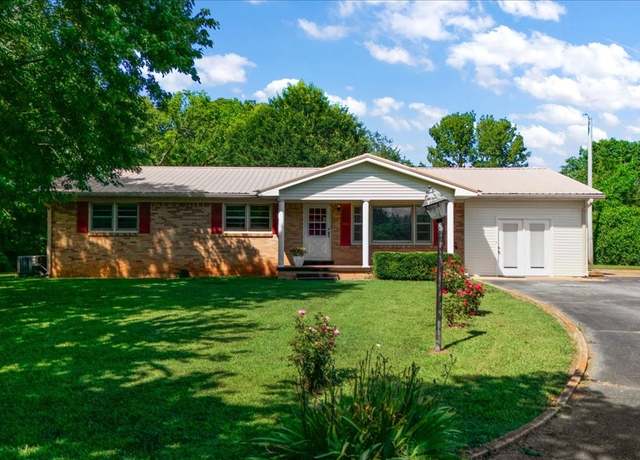 Property at 318 David St, Lawrenceburg, TN 38464, 3 beds, 1.5 baths