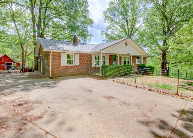 Property at 3150 Sugar Creek Rd, Woodlawn, TN 37191, 3 beds, 1.5 baths