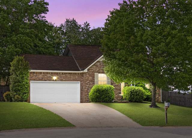 Property at 611 Bennington Ct, Clarksville, TN 37042, 3 beds, 2.5 baths
