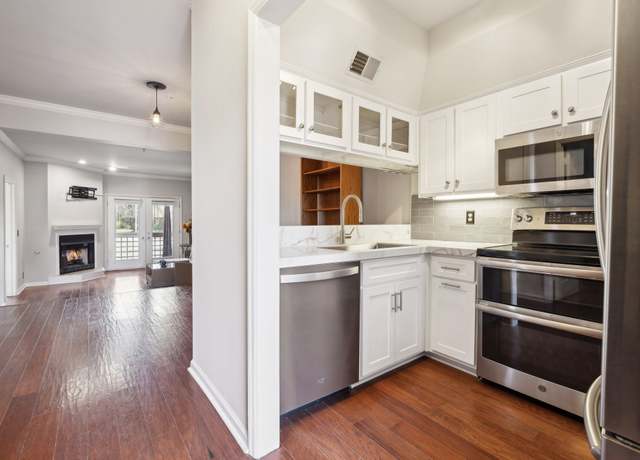 Property at 115 W End Pl, Nashville, TN 37205, 2 beds, 2 baths
