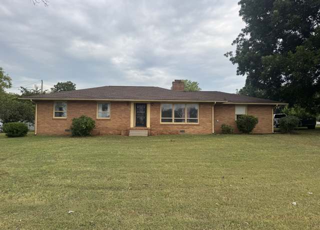 Property at 1409 Nashville Hwy, Columbia, TN 38401, 3 beds, 1.5 baths