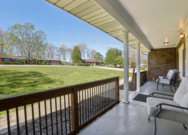 Property at 550 Lakeview Cir, Tennessee Ridge, TN 37178, 4 beds, 2.5 baths
