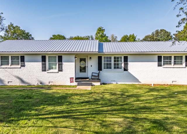 Property at 407 N Laurel Cir, Columbia, TN 38401, 4 beds, 2 baths