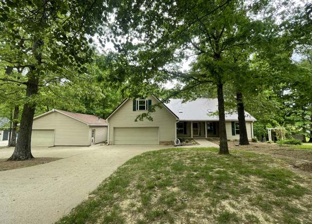 Property at 1113 Hazel Dr, Clarksville, TN 37043, 2 beds, 2.5 baths