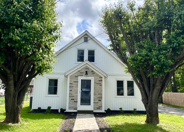 Property at 303 E 23rd St, Hopkinsville, KY 42240, 4 beds, 2 baths