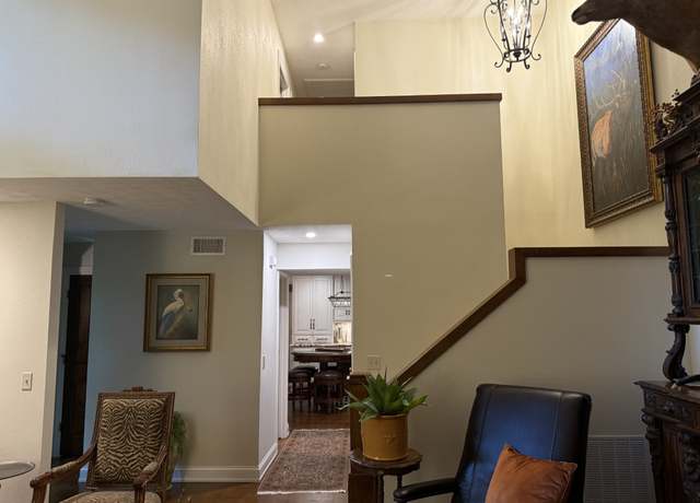 Property at 306 Chimney Hl, Nashville, TN 37221, 2 beds, 2.5 baths