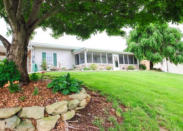 Property at 1375 Roberts Matthews Hwy, Sparta, TN 38583, 3 beds, 2.5 baths